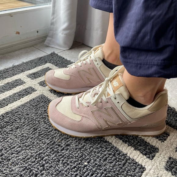 New Balance 574 Woman’s Sneaker - Picture 6 of 10